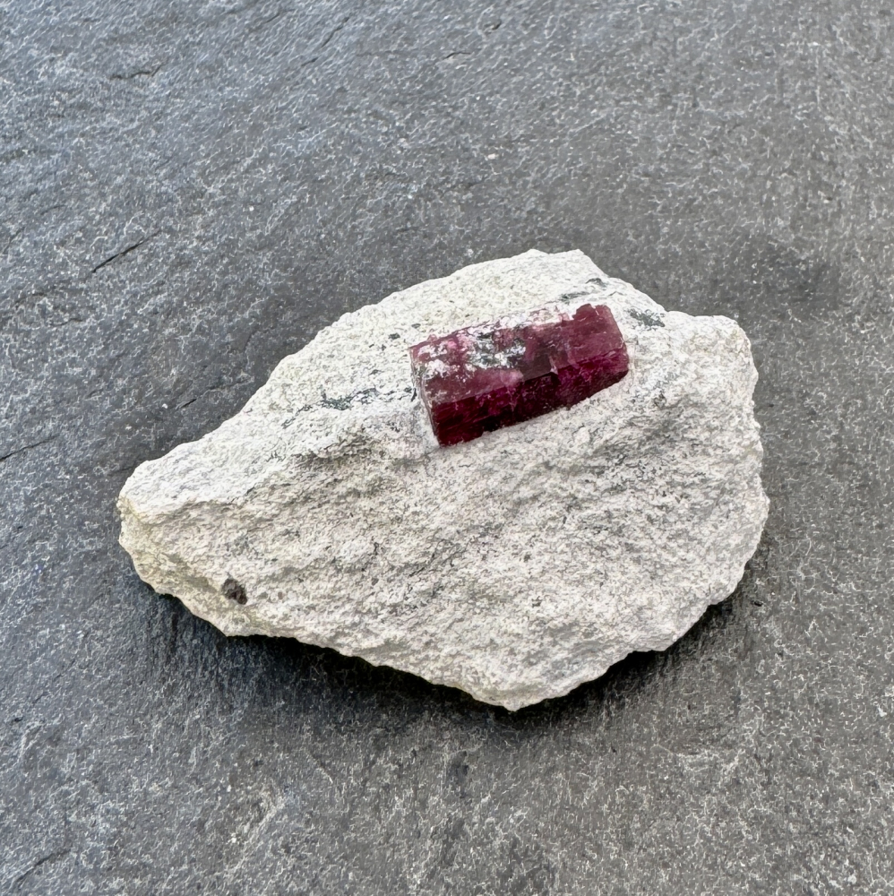 Bixbit Kristall mit Muttergestein 16,18 g